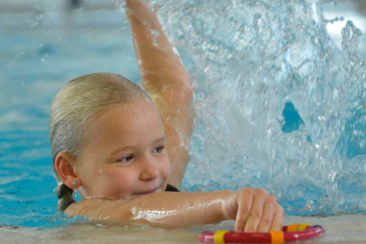 Kinderschwimmkurse (ab 3,5 J.) und Eltern-Kind-Kurse (ab 2 J.)